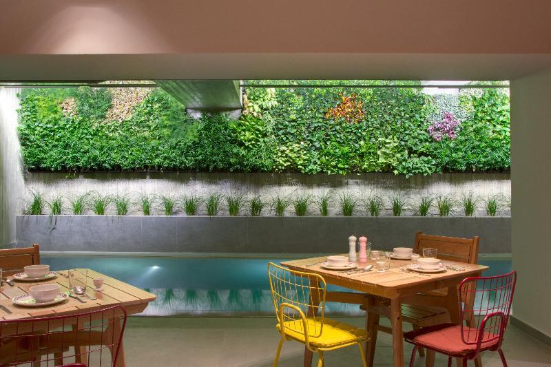 מלון Coco-Mat Athens Jumelle מראה חיצוני תמונה A living wall in a restaurant